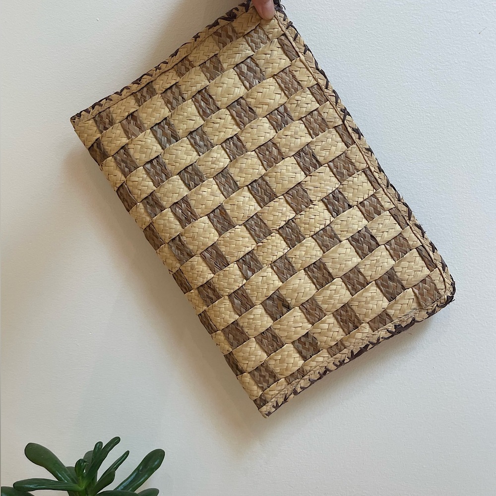 Raffia portfolio clutch
